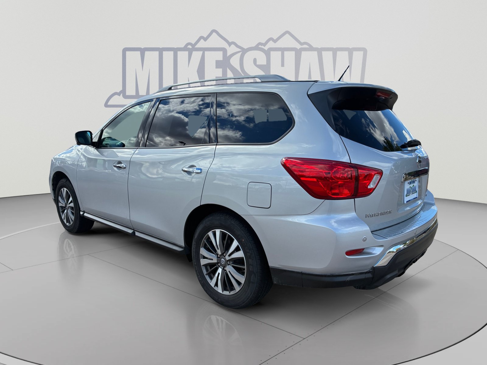 Used 2018 Nissan Pathfinder SL AWD/4WD image 3