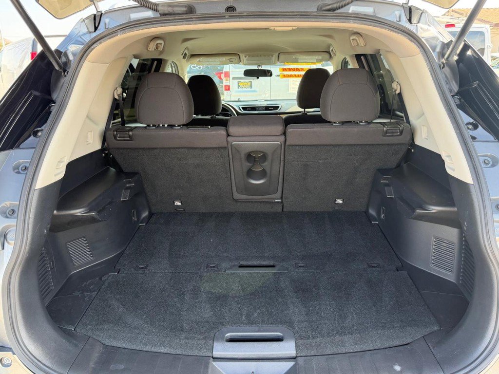 Used 2016 Nissan Rogue SV image 38