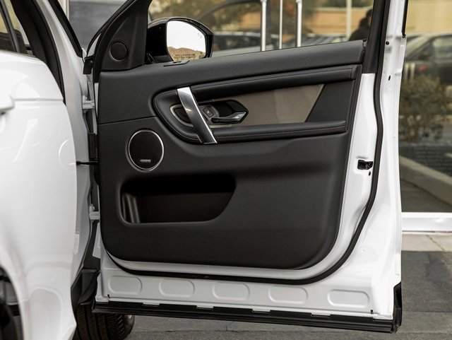 Used 2024 Land Rover Discovery Sport Dynamic SE image 25