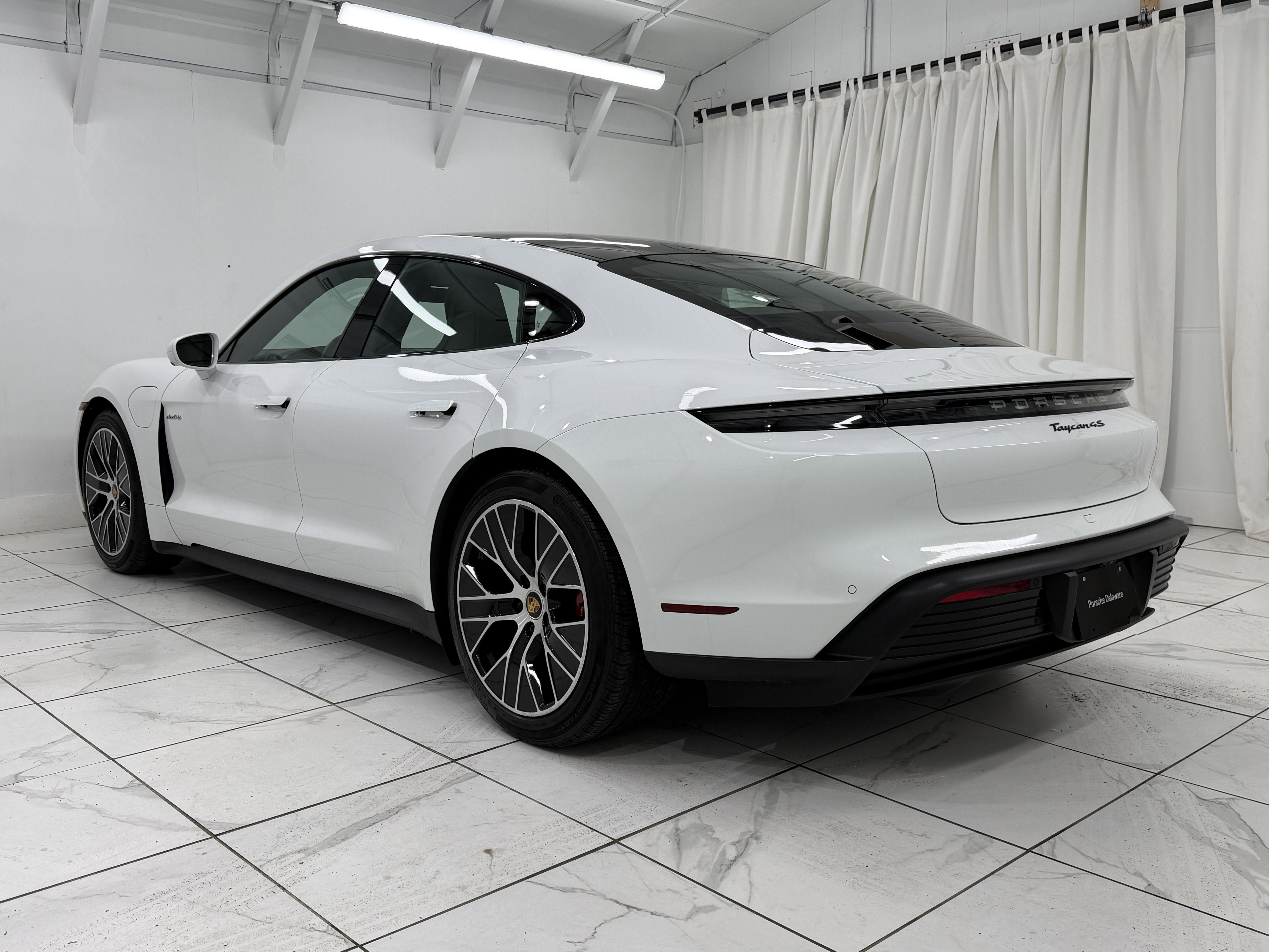 Used 2021 Porsche Taycan 4S image 3