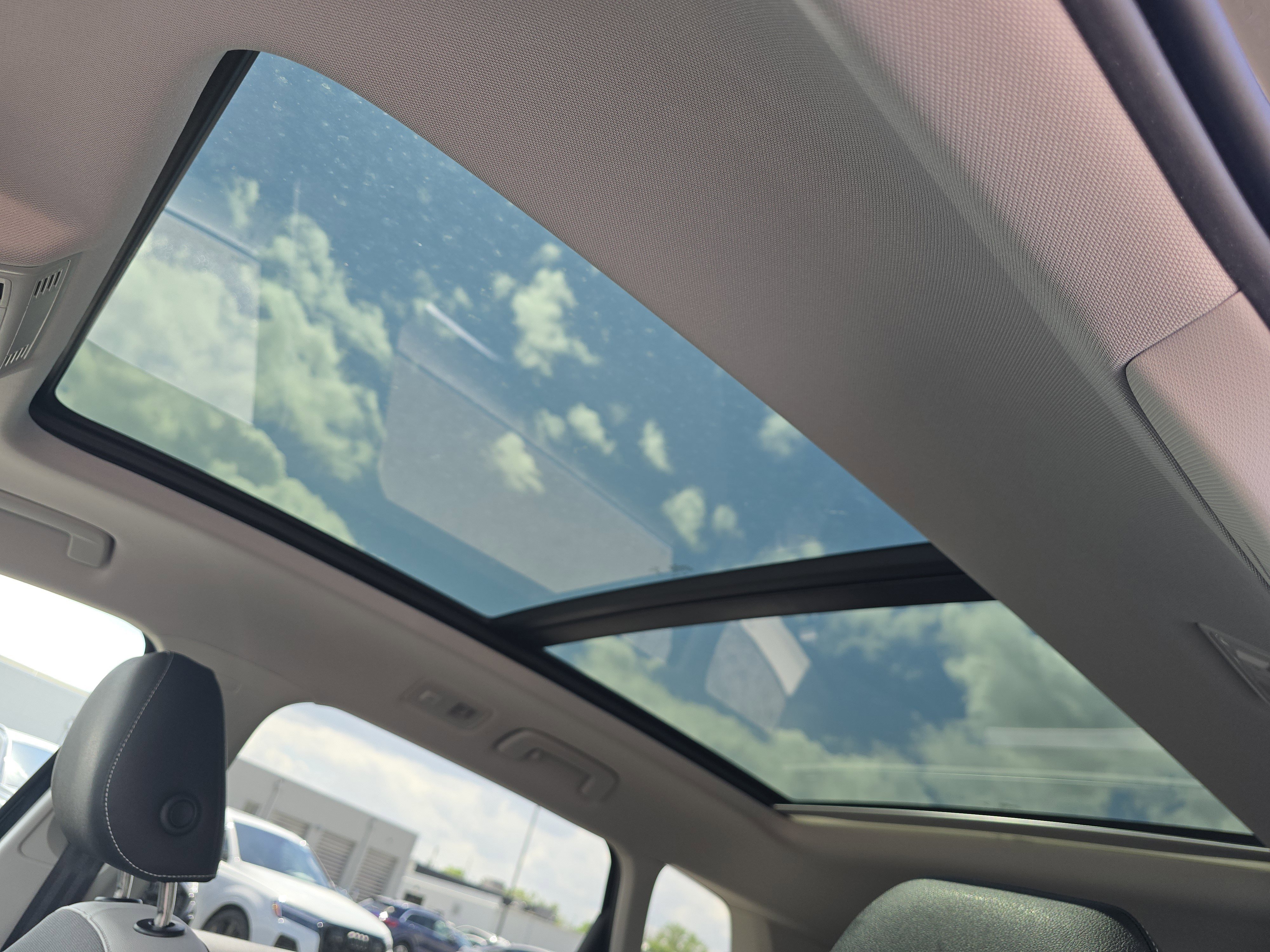New 2026 Volkswagen Taos SE FWD image 9