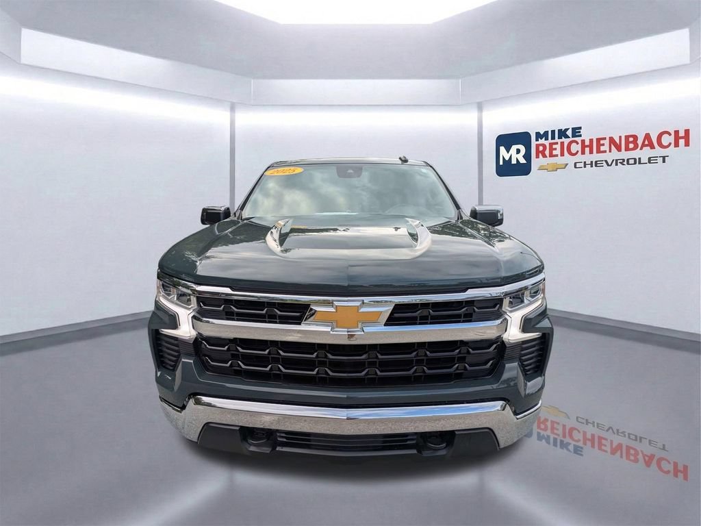 Used 2025 Chevrolet Silverado 1500 LT AWD/4WD image 9