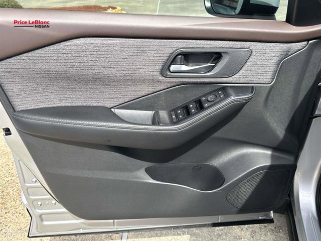 Used 2022 Nissan Rogue SV FWD image 36