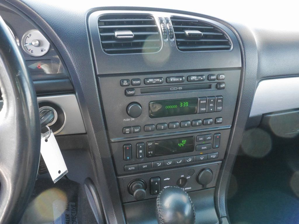 Used 2005 Ford Thunderbird image 17