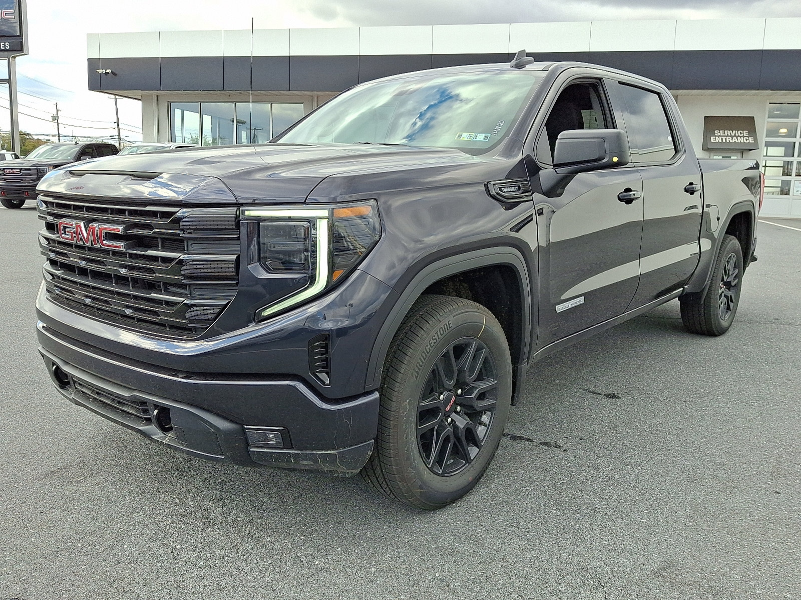 New 2026 GMC Sierra 1500 Elevation image 2