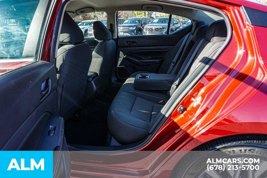 Used 2025 Nissan Altima 2.5 SV FWD image 21