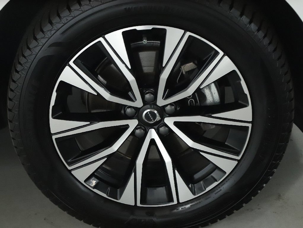 Used 2024 Volvo XC60 B5 Plus AWD/4WD image 10