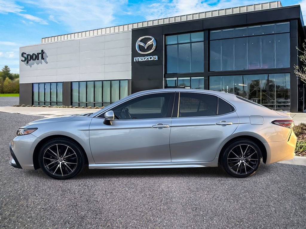 Used 2022 Toyota Camry SE image 8