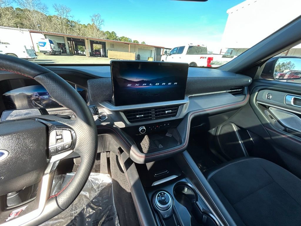 Used 2025 Ford Explorer ST AWD/4WD image 34