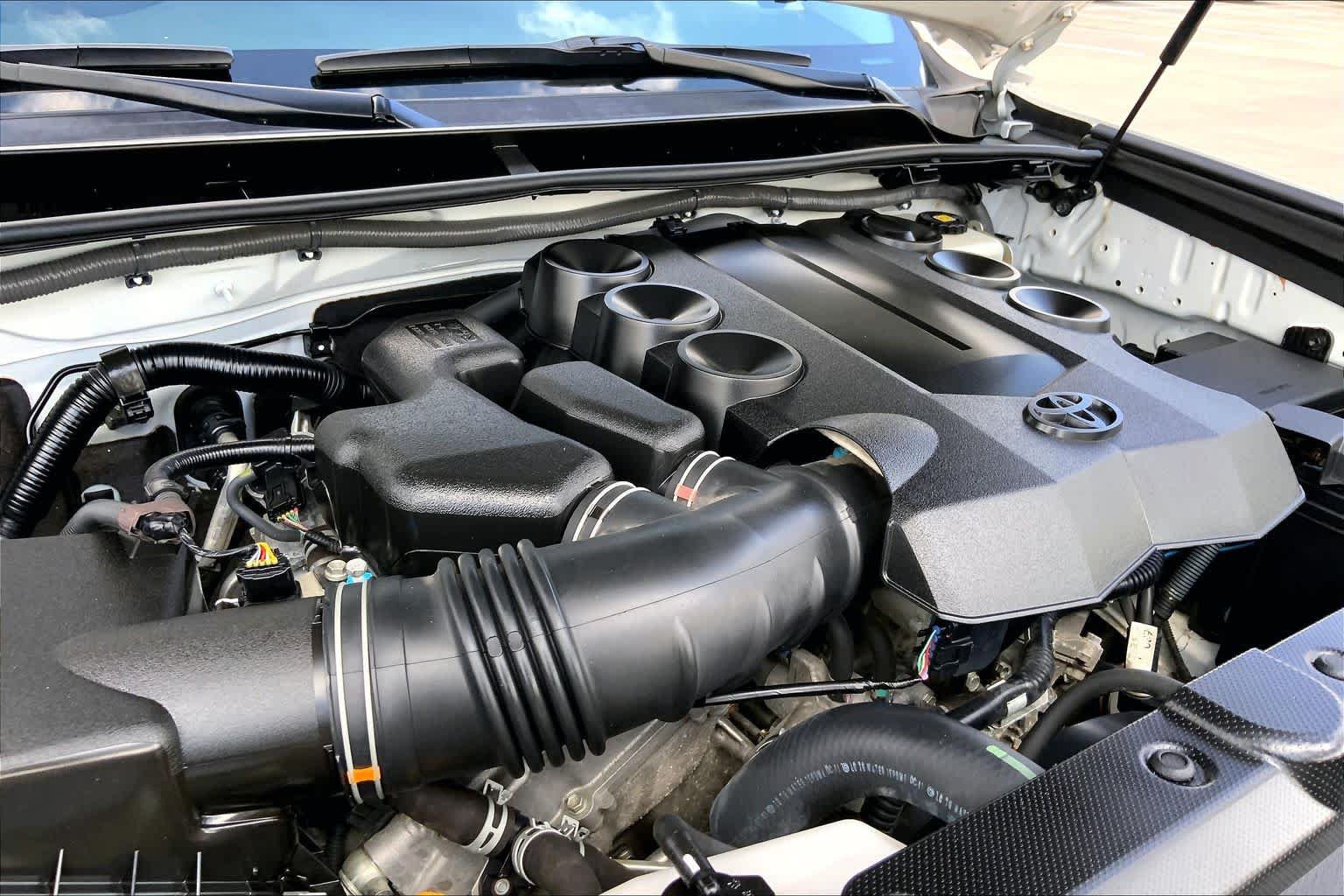 Used 2018 Toyota 4Runner SR5 Premium AWD/4WD image 31