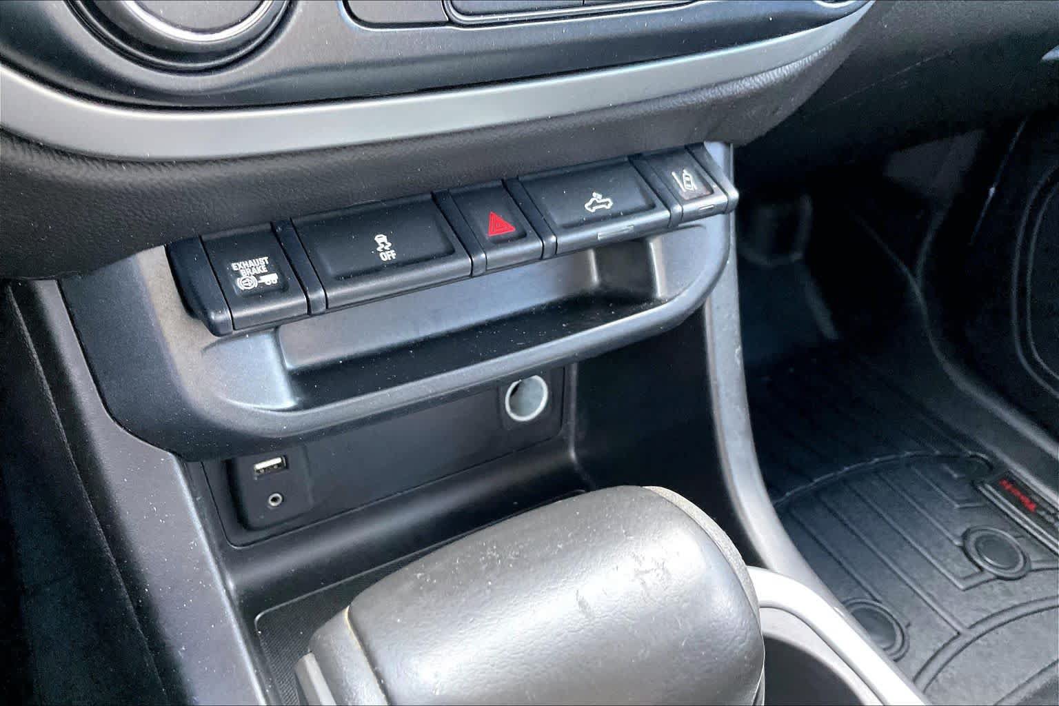 Used 2018 Chevrolet Colorado LT w/ LT Convenience Package AWD/4WD image 31
