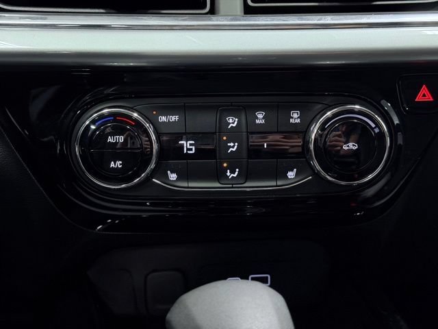 Used 2025 Chevrolet Trax LT w/ LT Convenience Package FWD image 33