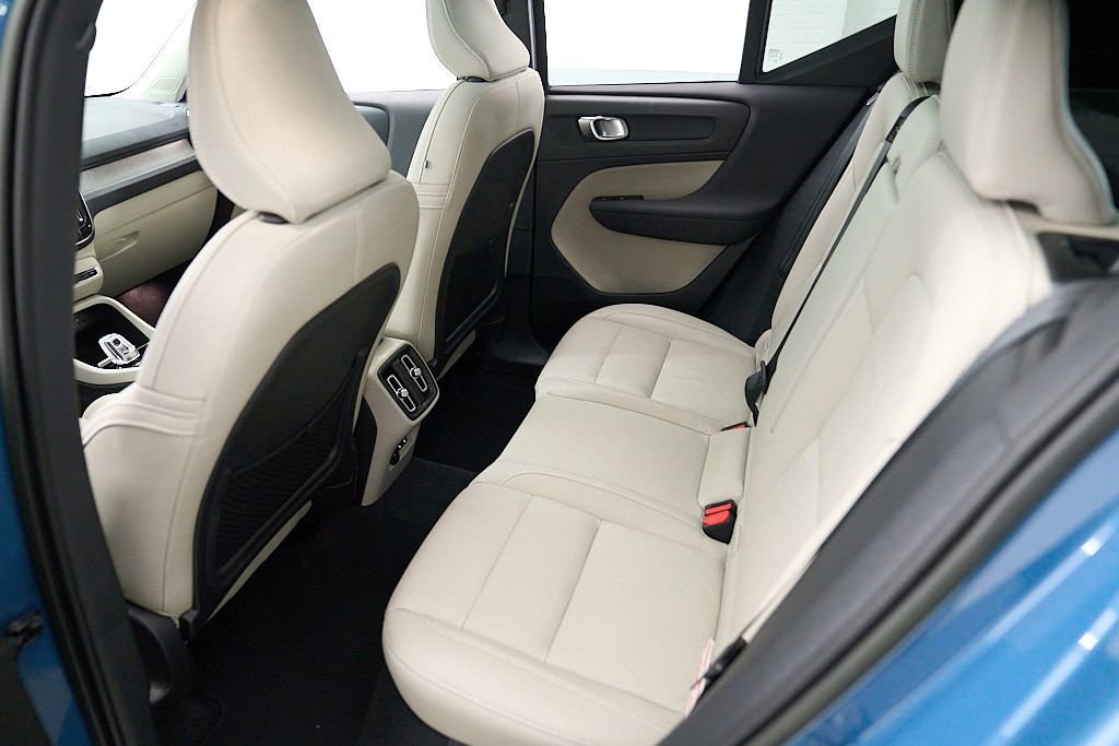 Used 2023 Volvo XC40 B5 Ultimate w/ Protection Package Premier AWD/4WD image 23