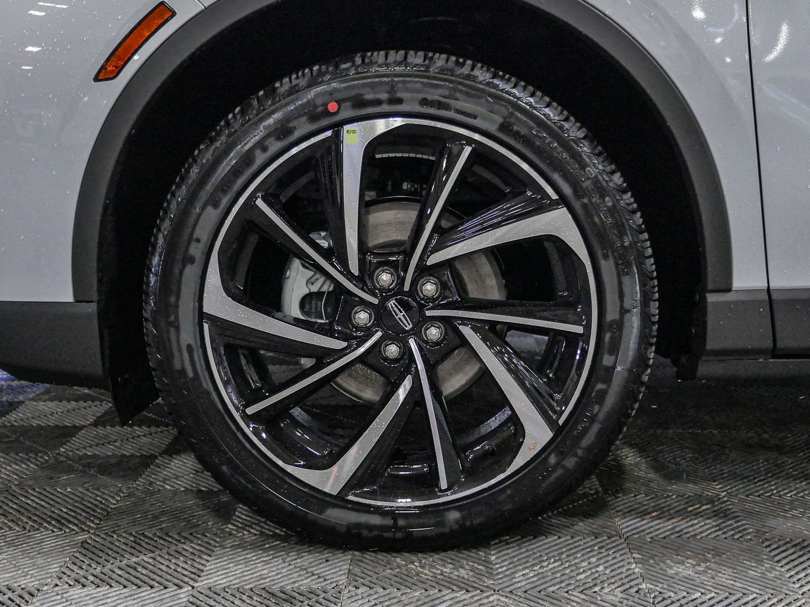 New 2025 Lincoln Corsair Reserve w/ Equipment Group 202A image 16