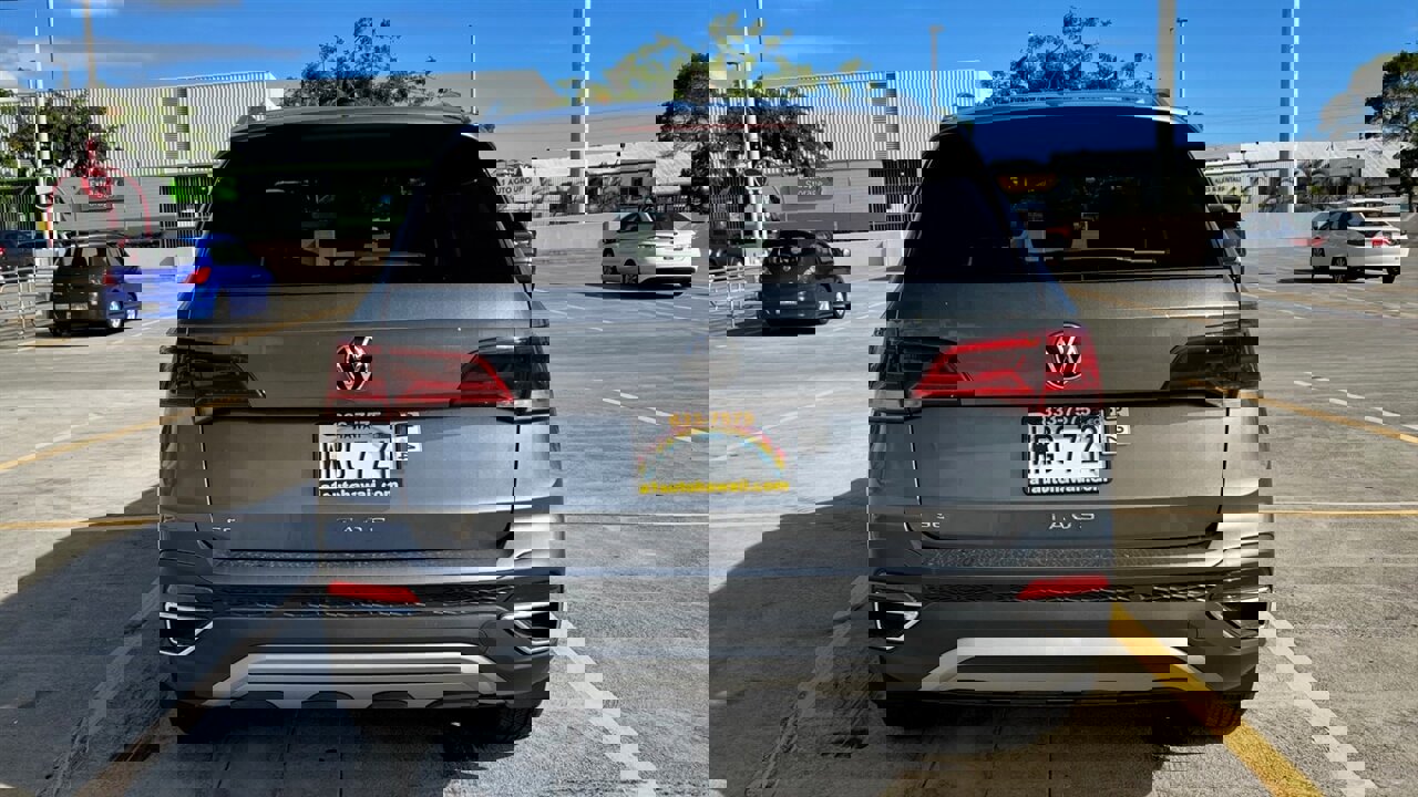 Used 2022 Volkswagen Taos SE image 4