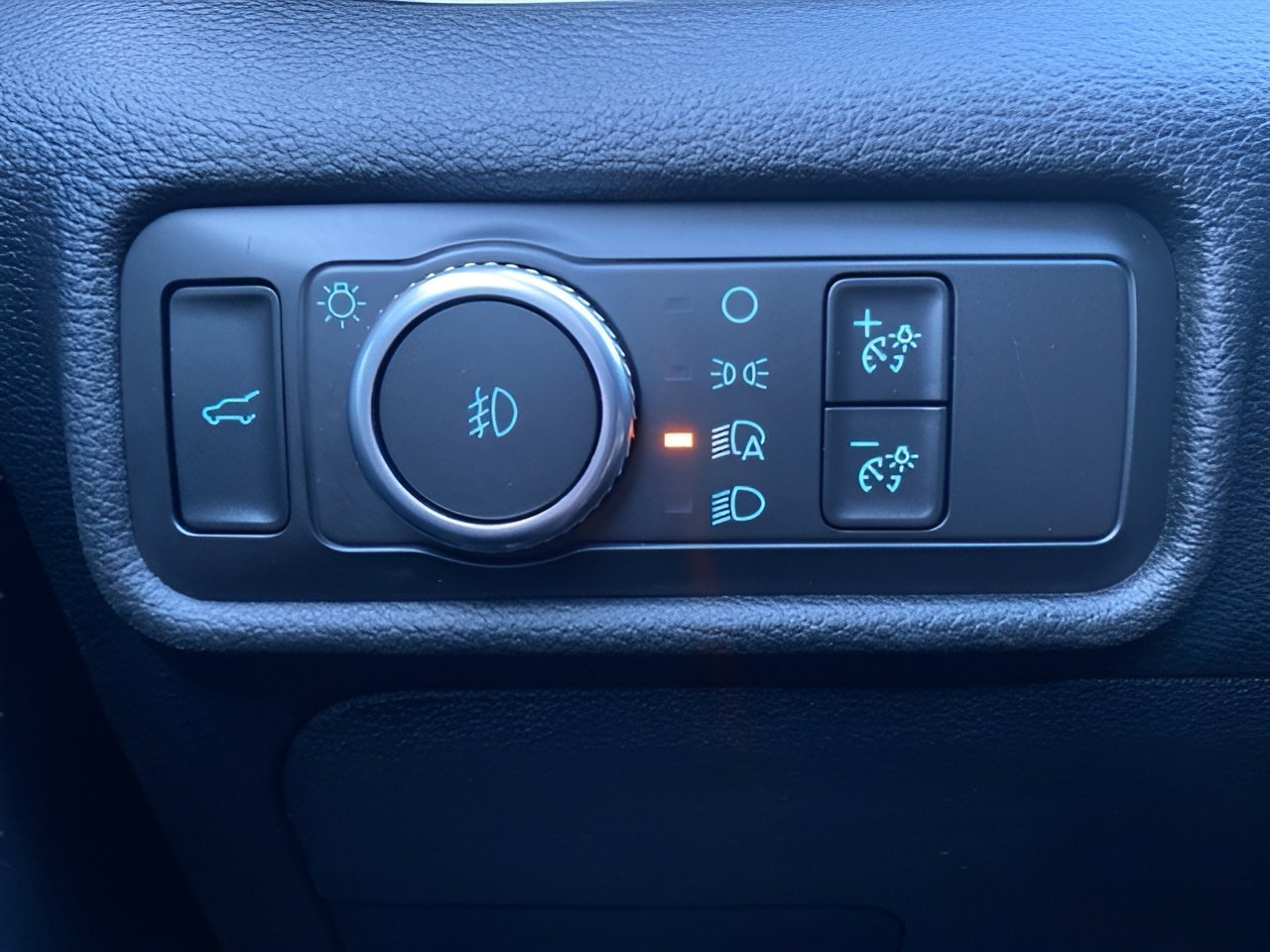 Certified 2020 Ford Explorer XLT w/ Equipment Group 202A image 20