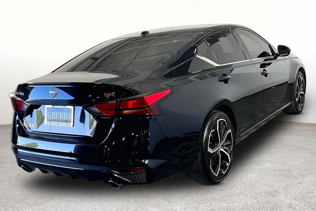 Used 2024 Nissan Altima 2.5 SR FWD image 2