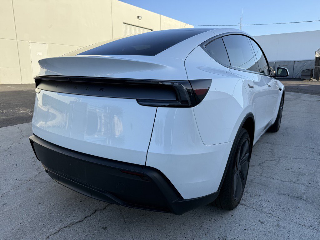Used 2026 Tesla Model Y Long Range RWD image 3