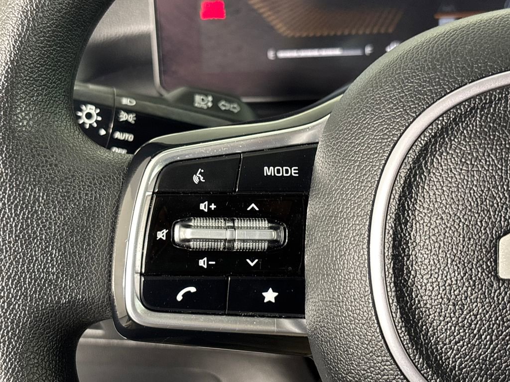 Used 2024 Kia Sorento LX image 13