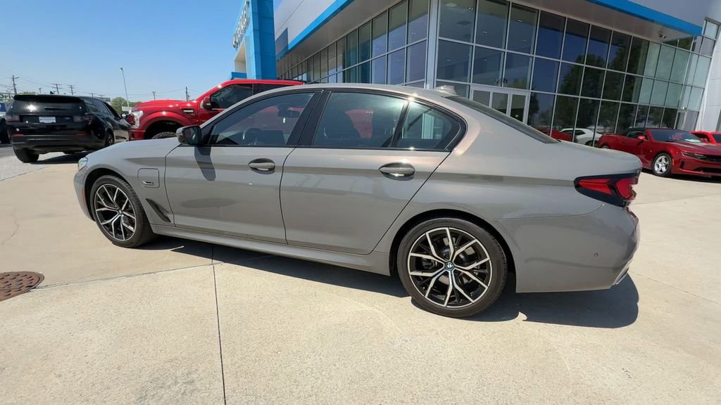 Used 2022 BMW 530e xDrive w/ Premium Package AWD/4WD image 6