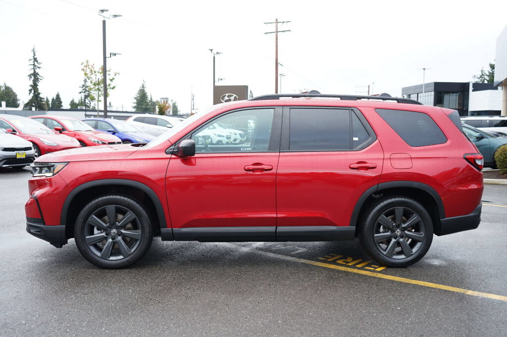 Used 2025 Honda Pilot Sport image 8