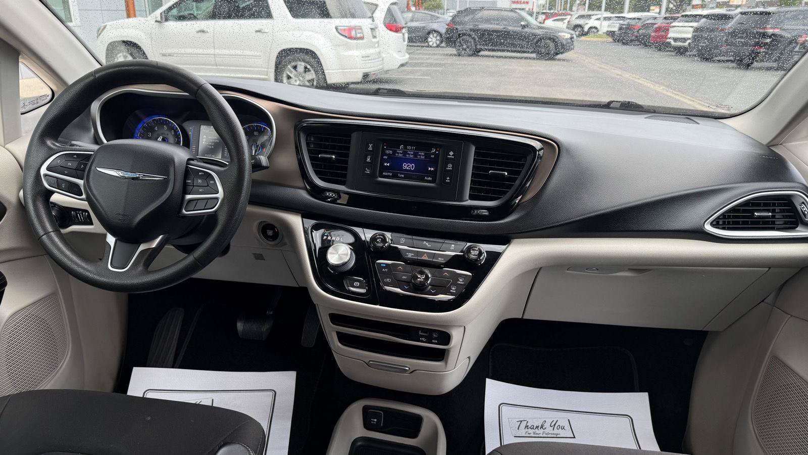 Used 2017 Chrysler Pacifica LX FWD image 15