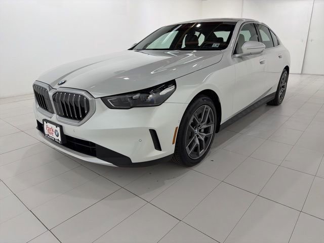 Used 2026 BMW 530i xDrive w/ Premium Package AWD/4WD image 1