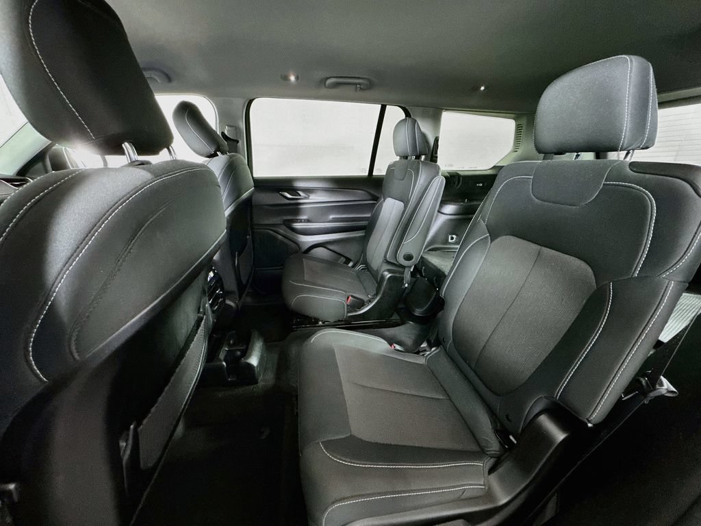 Used 2023 Jeep Grand Cherokee L Laredo w/ Luxury Tech Group I AWD/4WD image 23