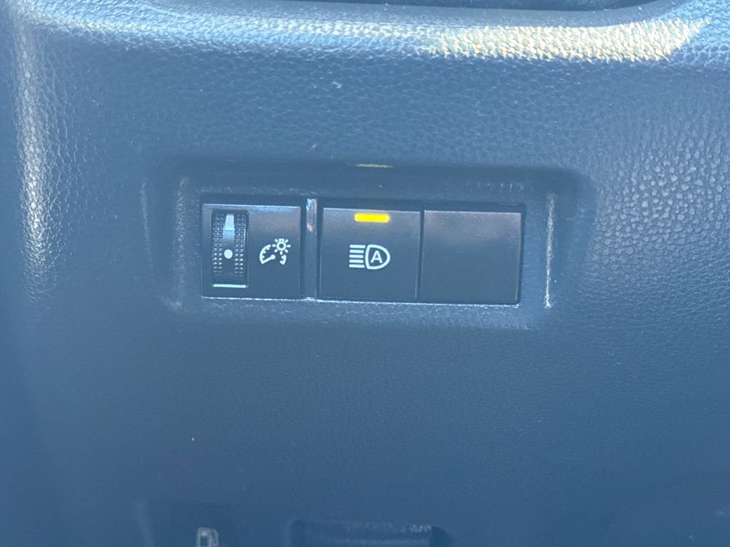 Used 2023 Toyota RAV4 AWD Hybrid image 30