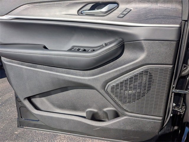 New 2025 Jeep Grand Cherokee Limited w/ Black Appearance Package image 14