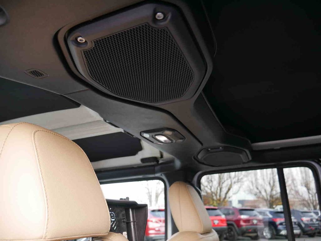 Used 2018 Jeep Wrangler Unlimited Rubicon w/ Dual Top Group image 6
