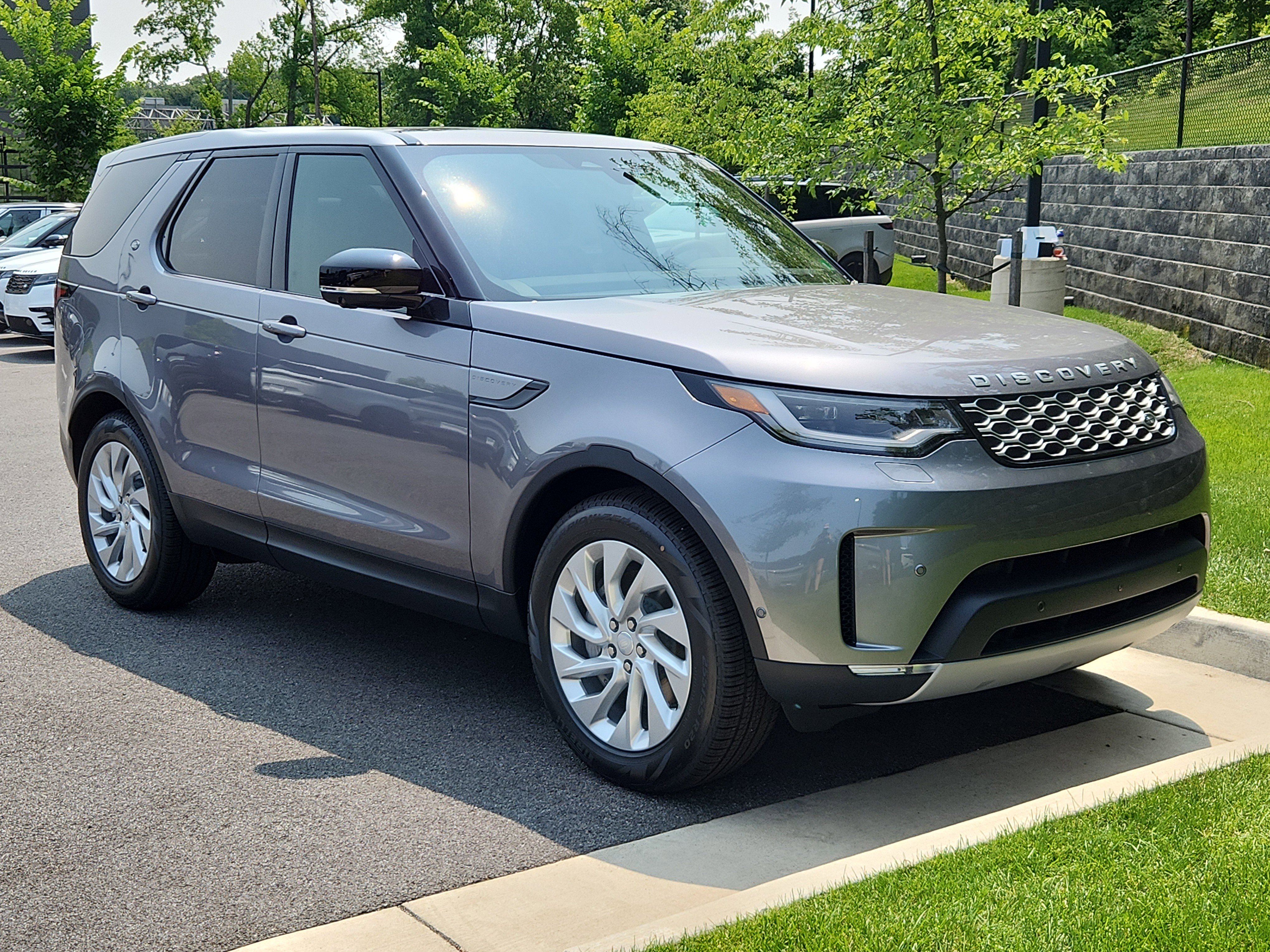 New 2025 Land Rover Discovery S image 10