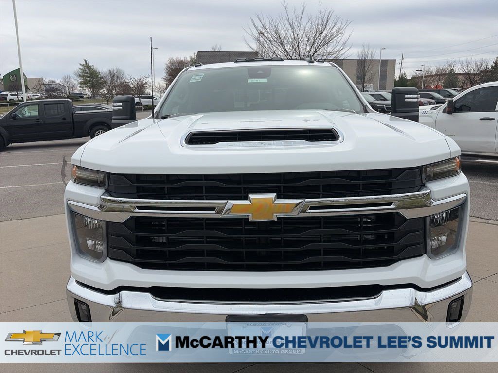 New 2026 Chevrolet Silverado 3500 LT AWD/4WD image 3