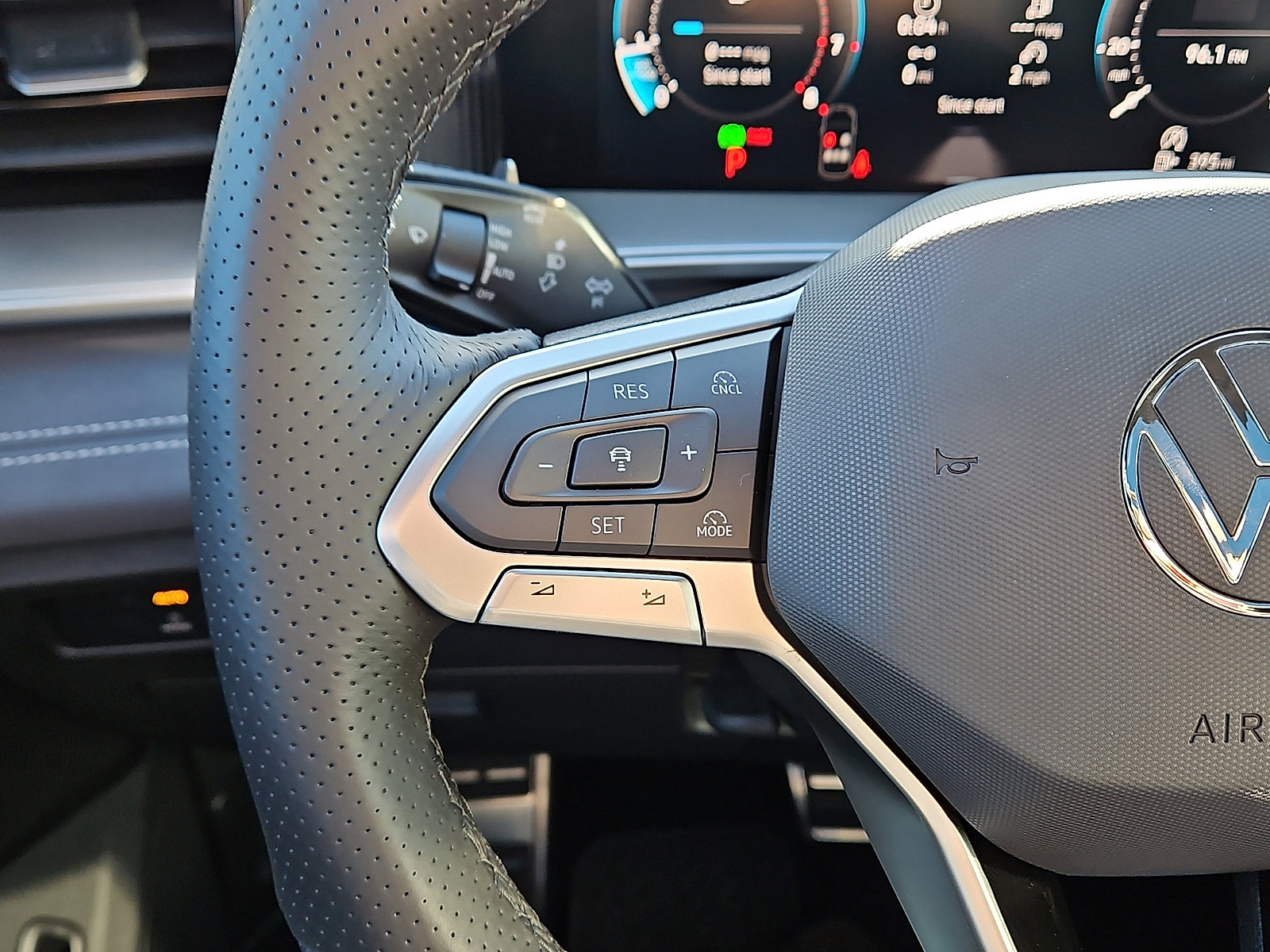 New 2026 Volkswagen Tiguan SE R-Line image 18