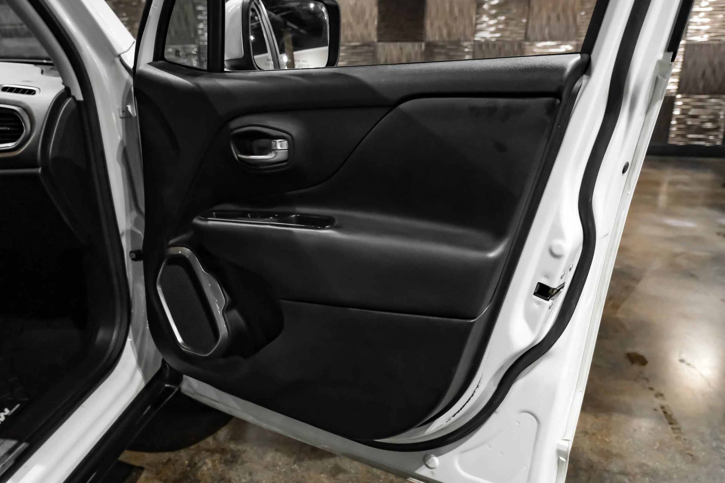Used 2018 Jeep Renegade Limited w/ Advanced Technology Group AWD/4WD image 41
