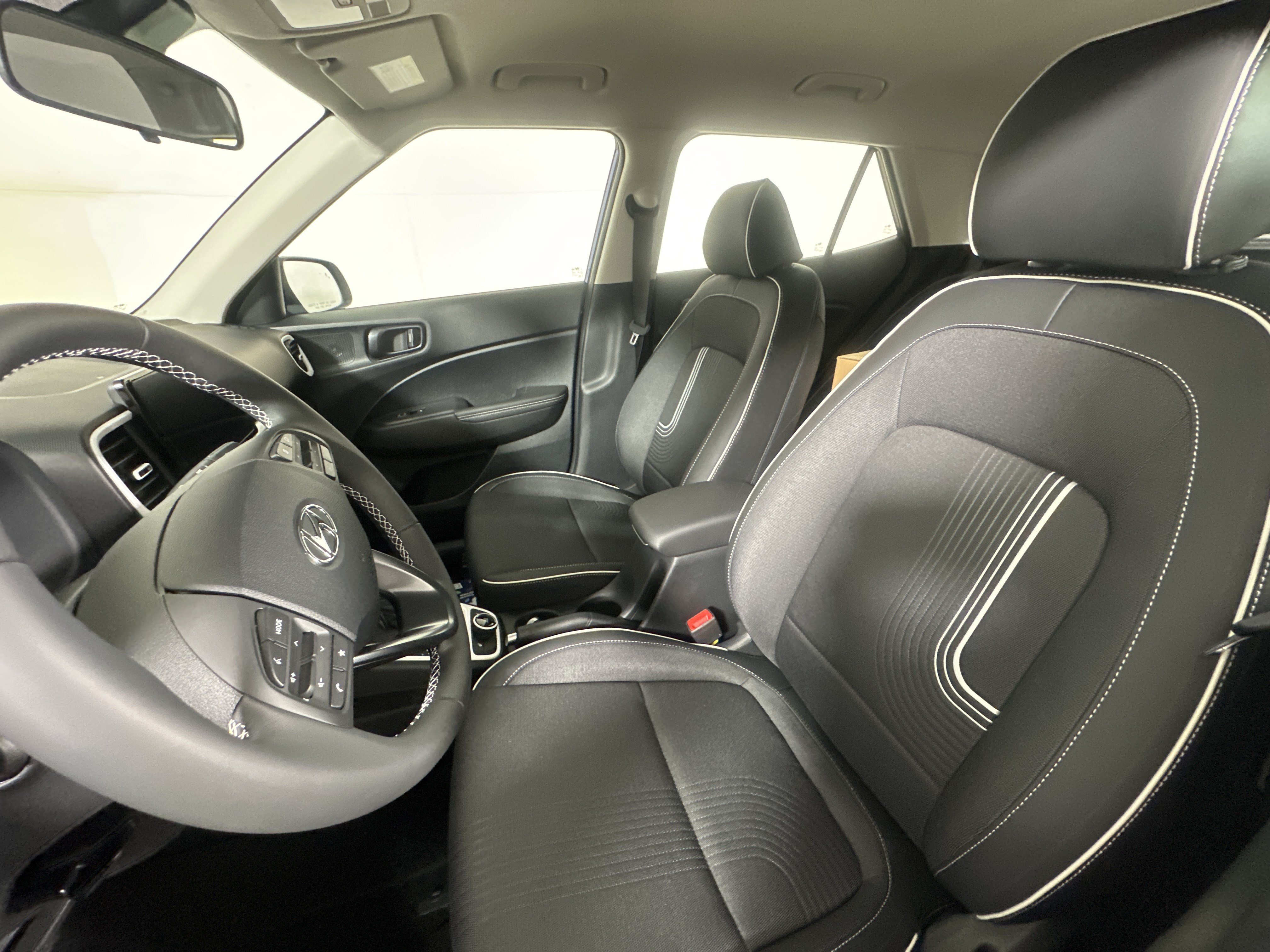 New 2025 Hyundai Venue Limited FWD image 9