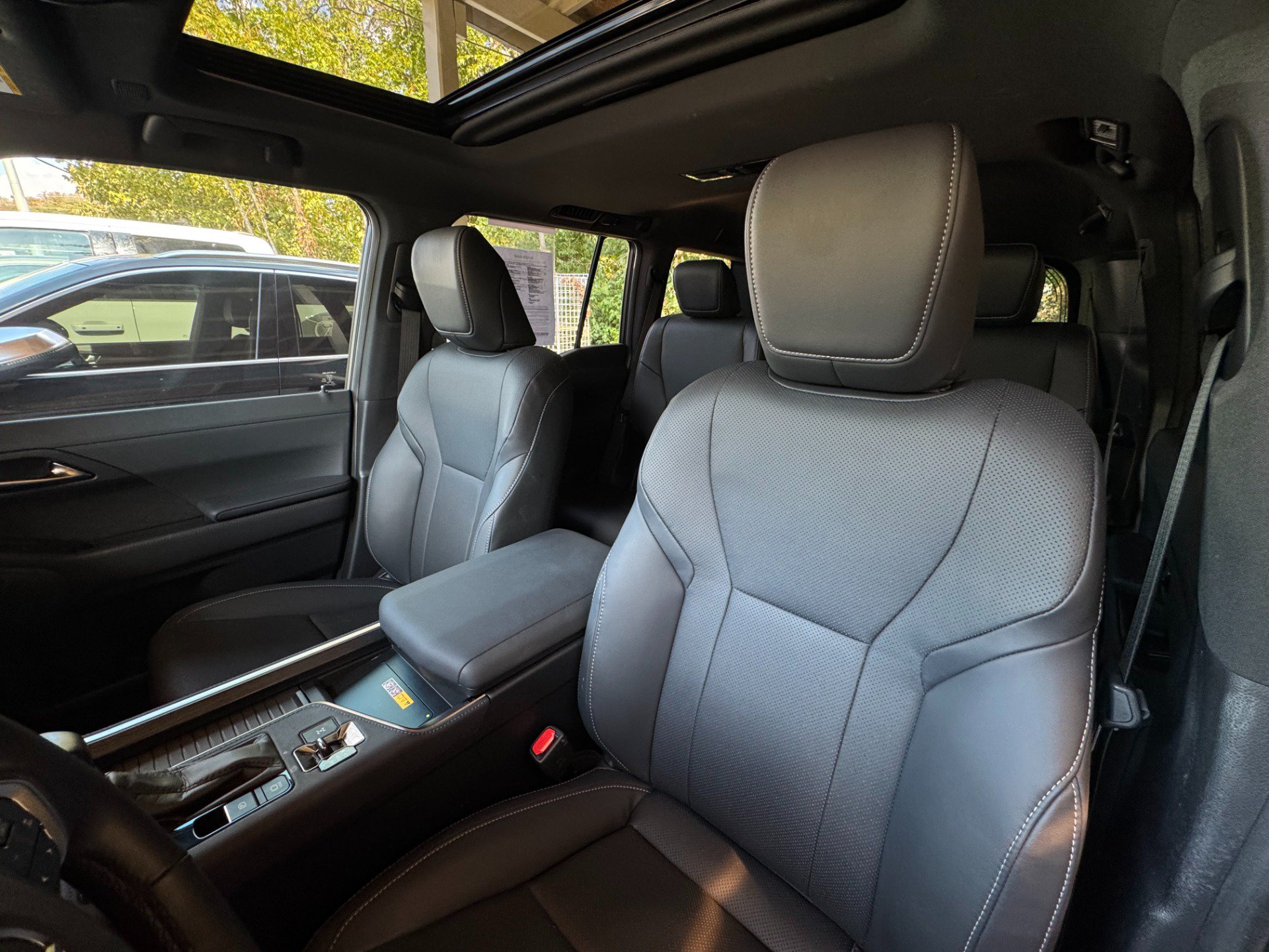 Used 2025 Lexus GX 550 w/ Cold Area Package AWD/4WD image 11