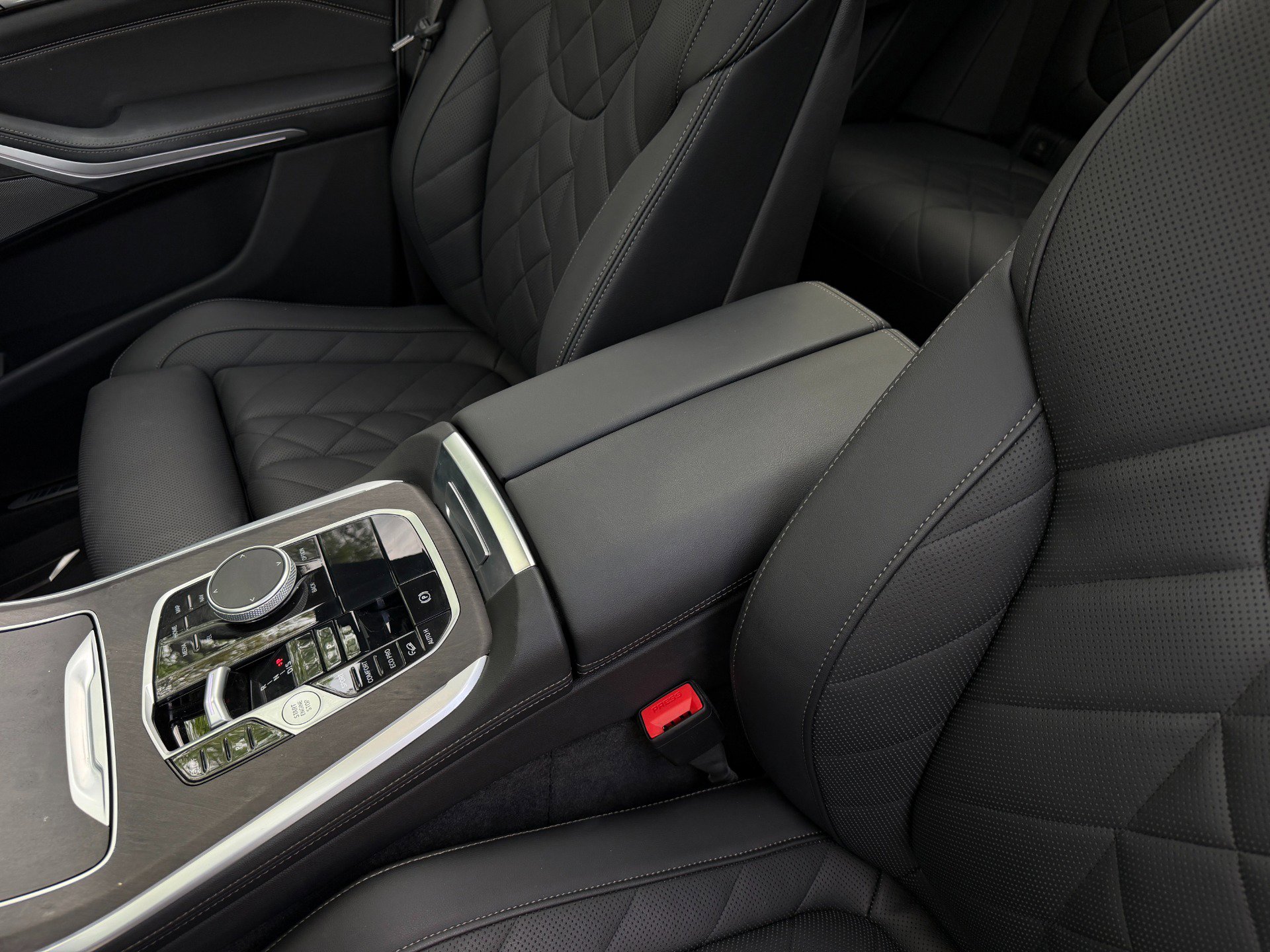 Used 2024 BMW X5 xDrive40i w/ M Sport Package image 12