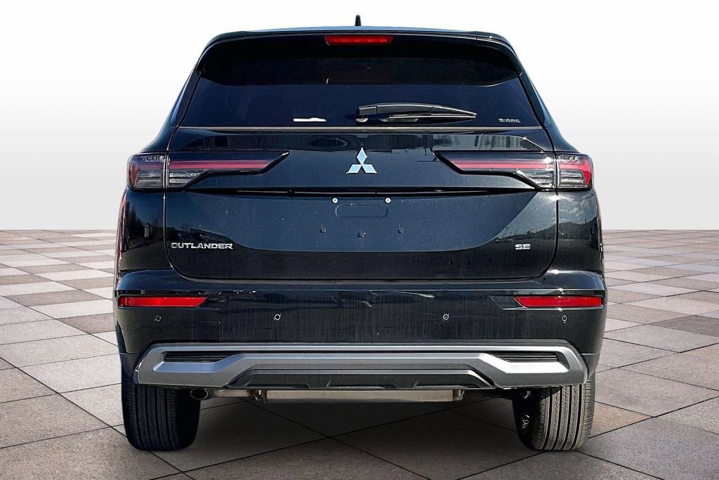 New 2025 Mitsubishi Outlander SE image 4
