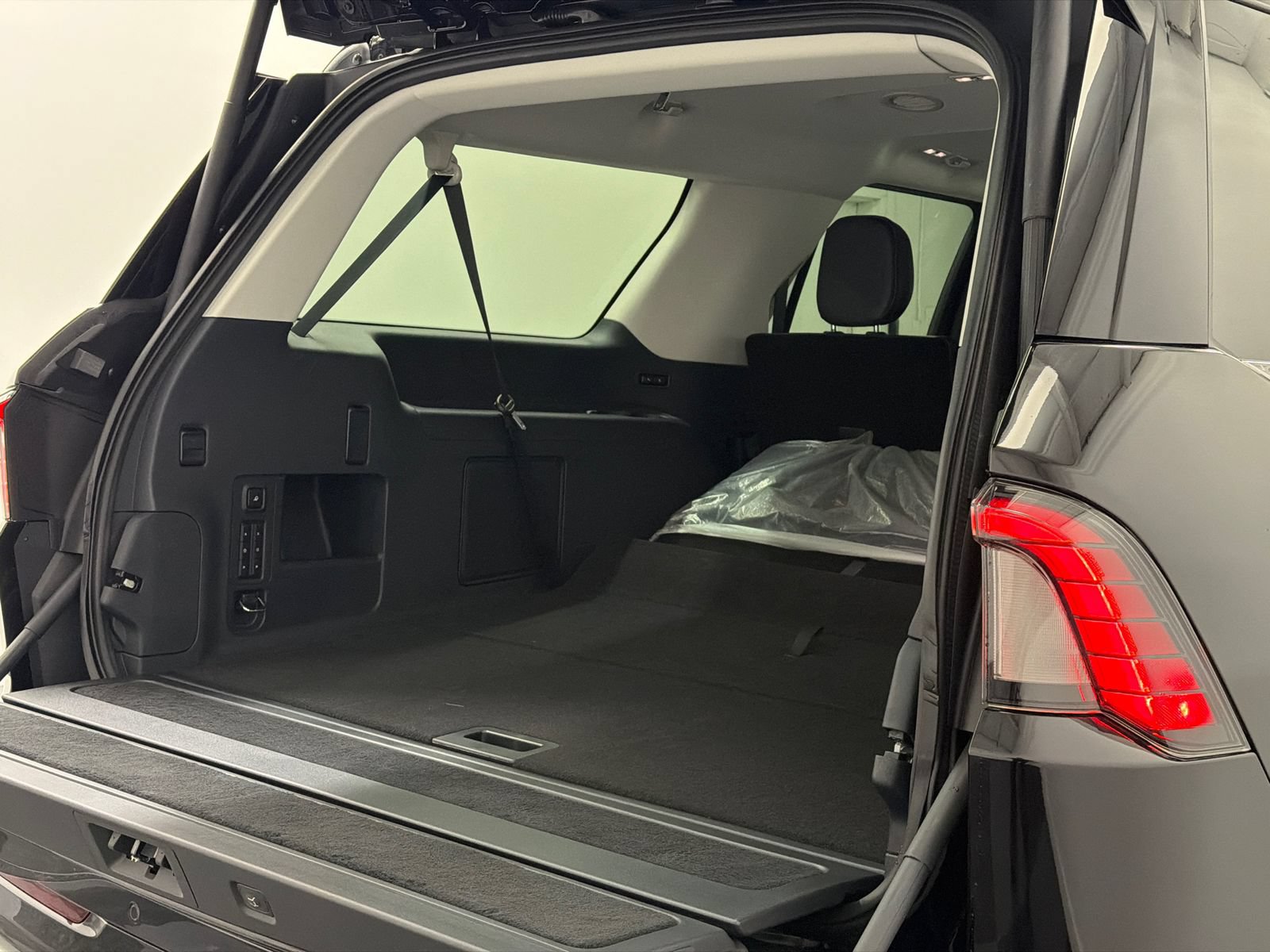 New 2026 Lincoln Navigator L Premier AWD/4WD image 9