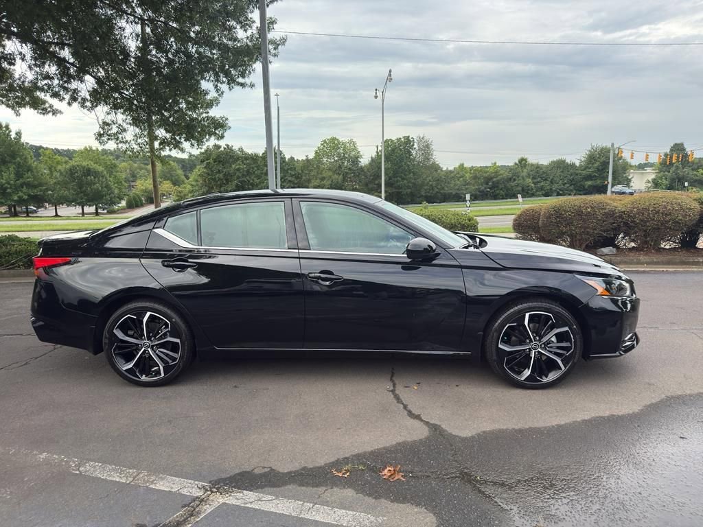New 2025 Nissan Altima 2.5 SR image 8