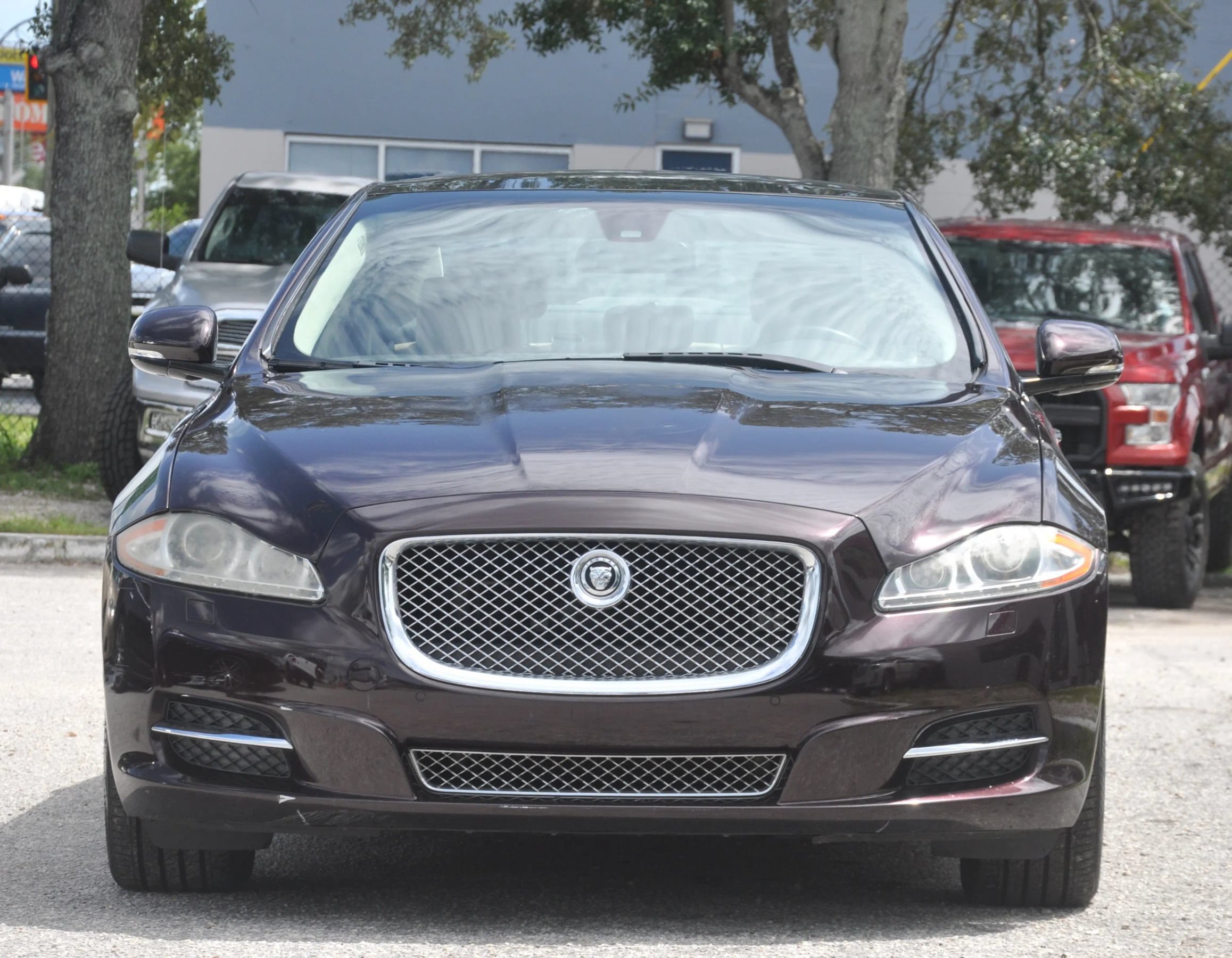 Used 2011 Jaguar XJ L RWD image 2