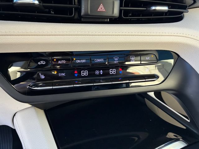 Used 2022 Buick Envision Essence w/ Technology Package I AWD/4WD image 27