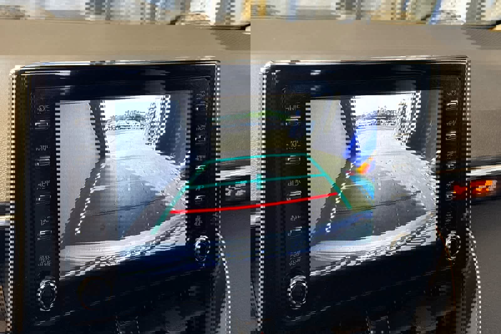 Used 2020 Toyota Corolla LE image 19