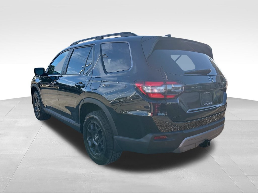 Used 2024 Honda Pilot TrailSport image 3