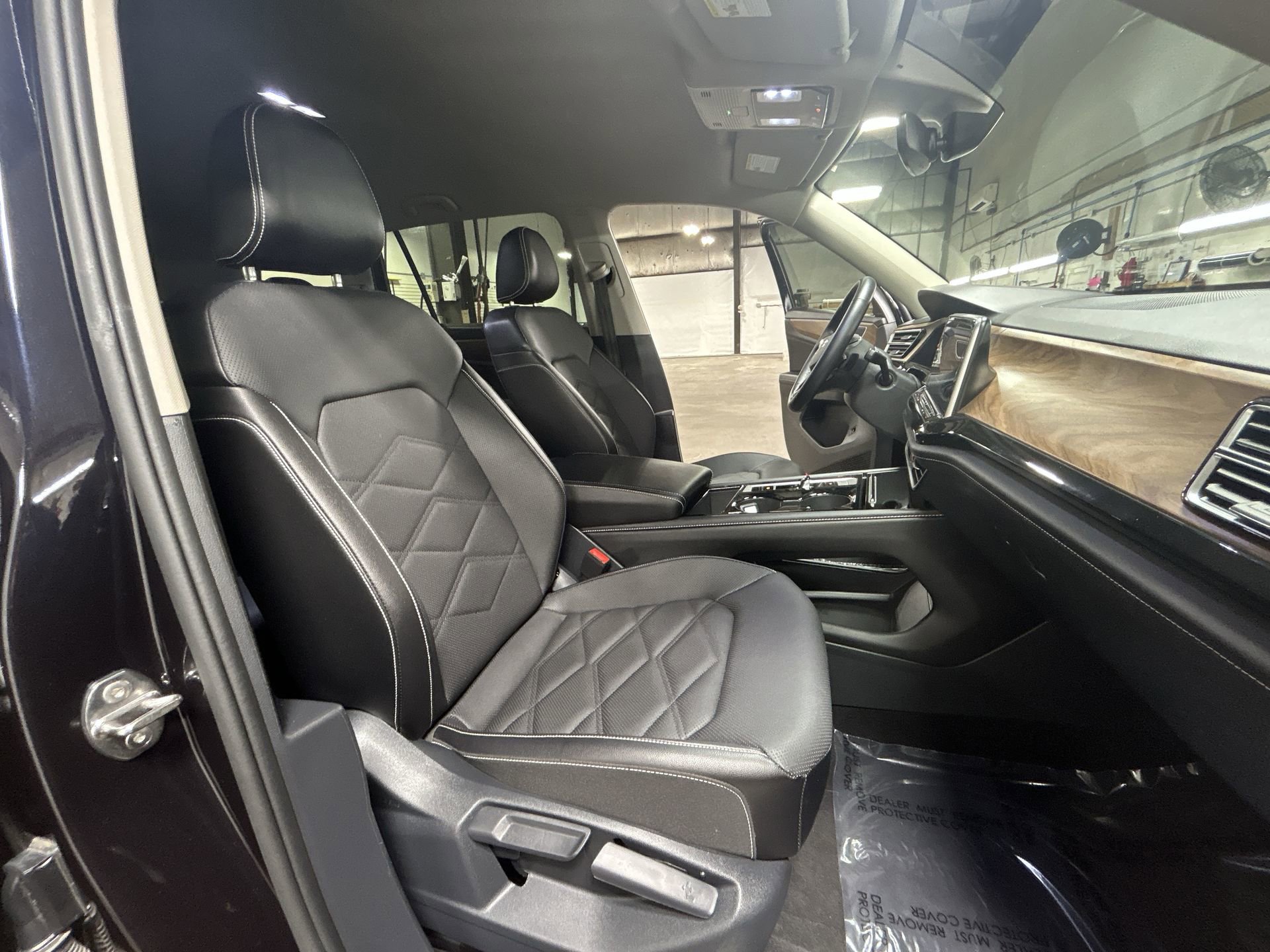 Used 2025 Volkswagen Atlas SE image 28