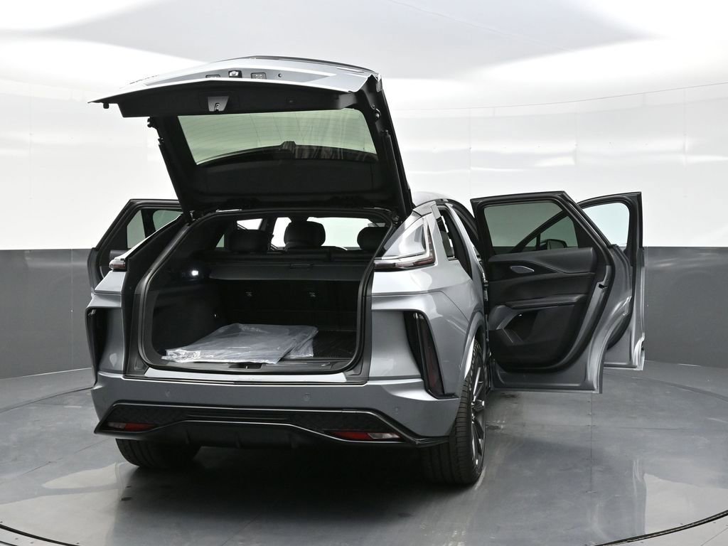 New 2026 Cadillac Lyriq V w/ LPO, Floor Liner Package AWD/4WD image 38