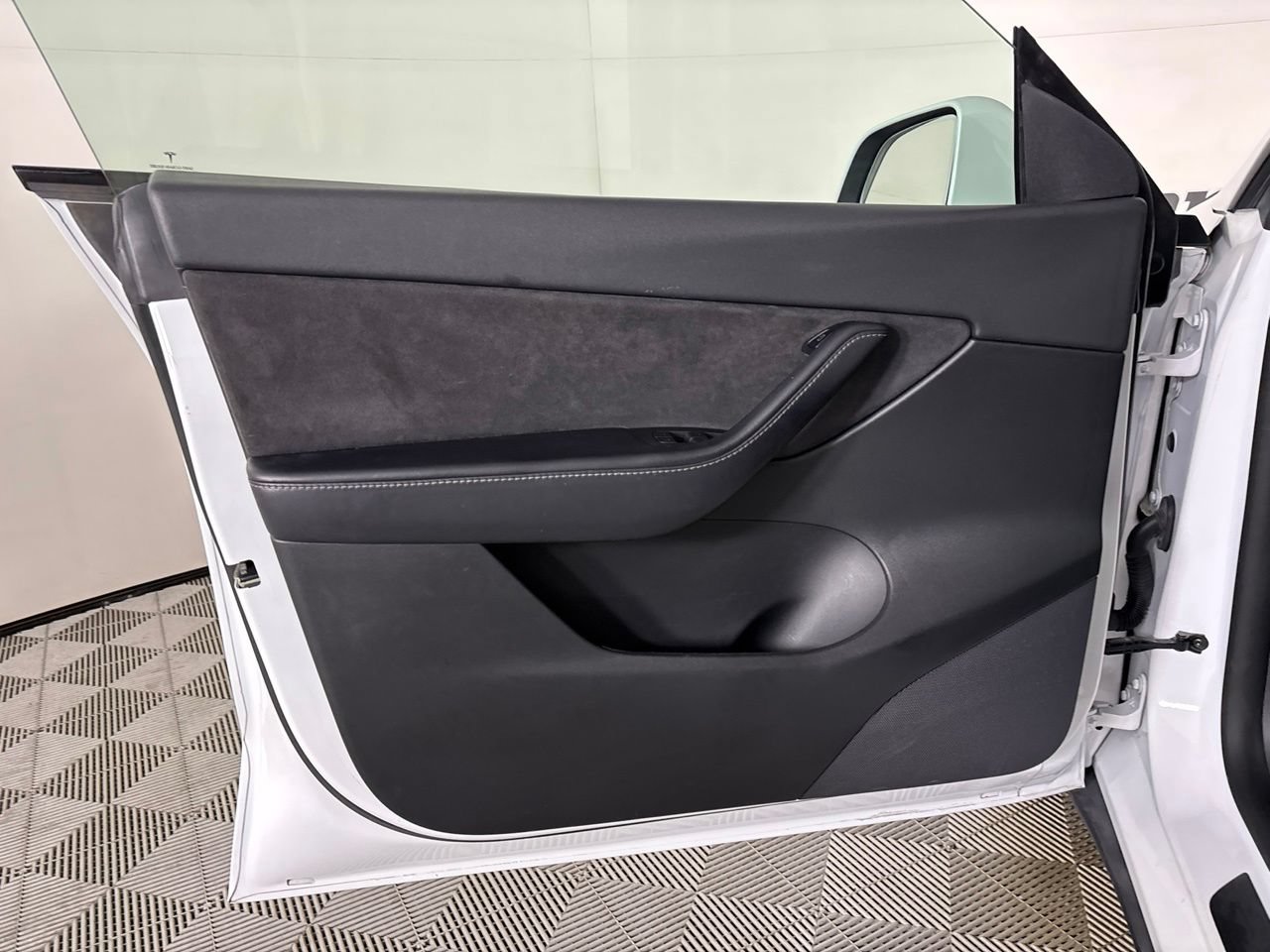 Used 2021 Tesla Model Y Long Range AWD/4WD image 7