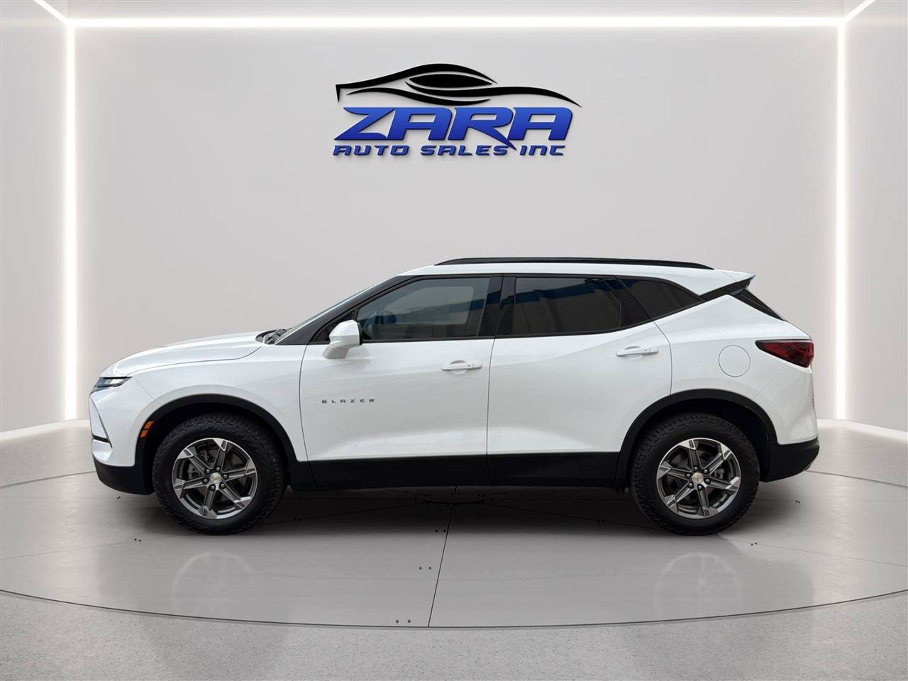 Used 2024 Chevrolet Blazer LT w/ Convenience Package AWD/4WD image 4