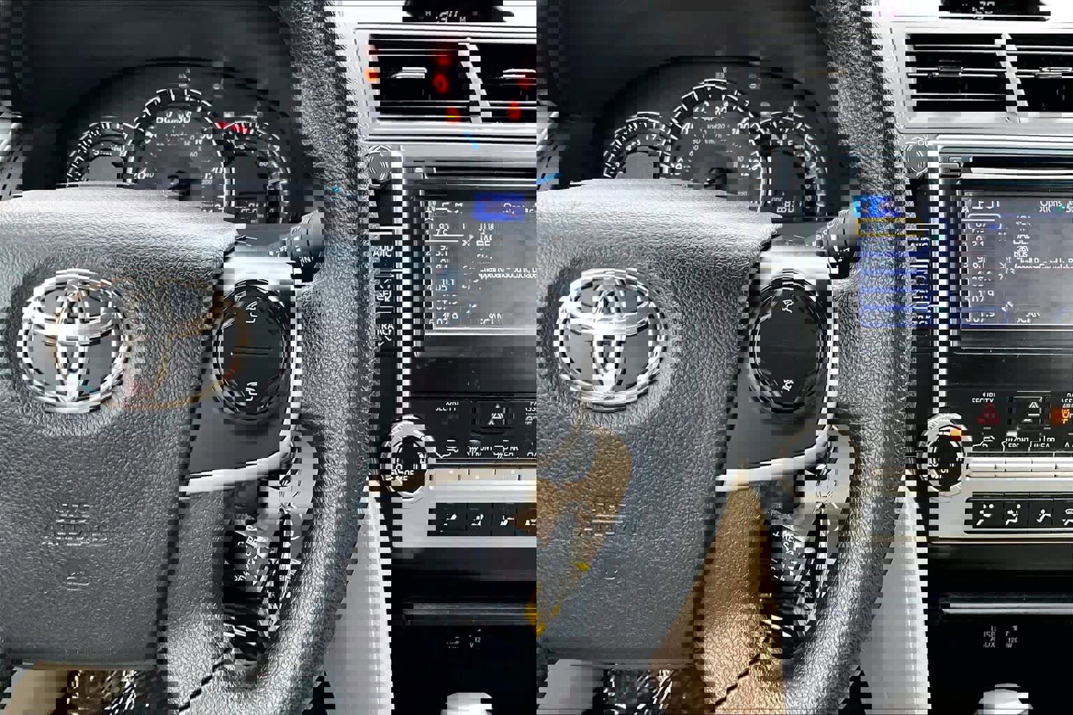 Used 2013 Toyota Camry LE image 24